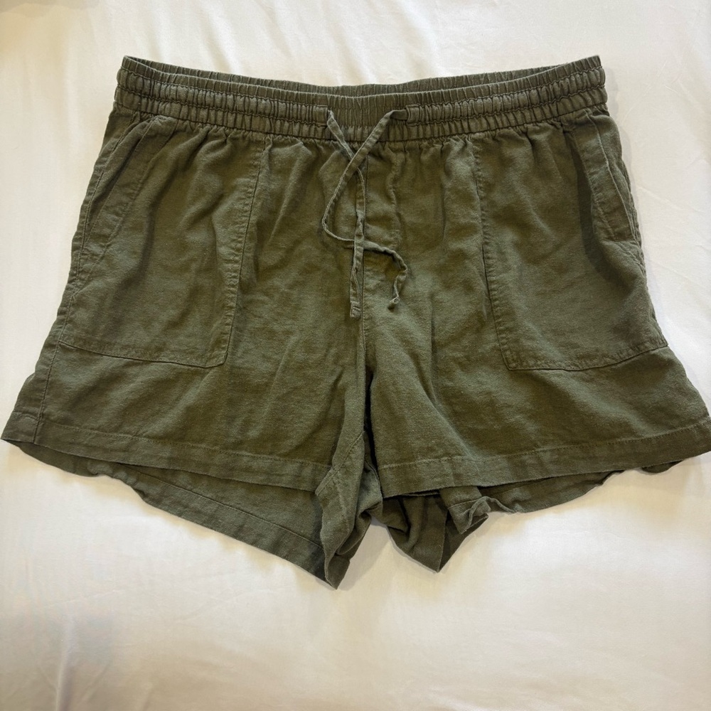 Old Navy Olive Green Elastic Waist Shorts‎